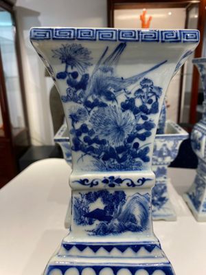 Grande garniture d'autel en porcelaine de Chine en bleu et blanc, 19ème — photo 3