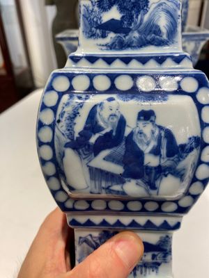 Grande garniture d'autel en porcelaine de Chine en bleu et blanc, 19ème — photo 4