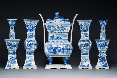 Grande garniture d'autel en porcelaine de Chine en bleu et blanc, 19ème