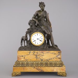 Grande pendule en bronze doré et patiné, Empire, France, début 19e — photo 1