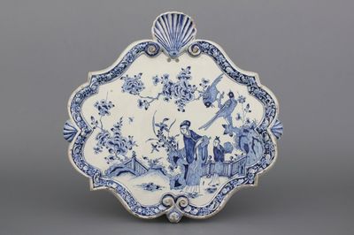 Grande plaque en faïence de Delft, bleu et blanc avec chinoiserie, 18e