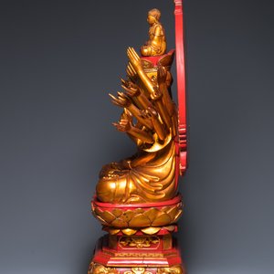 Grande sculpture d'Avalokitesvara à 18 bras en bois laqué rouge et doré, Vietnam, 19/20ème — photo 5