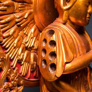 Grande sculpture d'Avalokitesvara à 18 bras en bois laqué rouge et doré, Vietnam, 19/20ème — photo 10