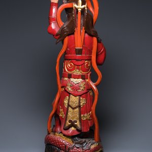 Grande sculpture d'un roi céleste en bois laqué rouge et doré, Vietnam, 19/20ème — photo 4