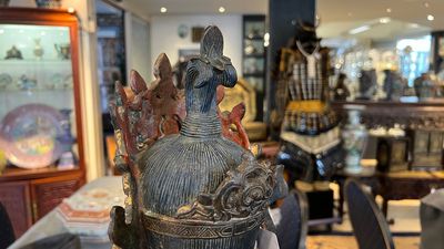 Grande sculpture en bronze laqué et doré représentant un Bodhisattva, Chine, Ming — photo 33