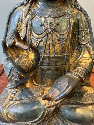 Grande sculpture en bronze laqué et doré représentant un Bodhisattva, Chine, Ming — photo 8
