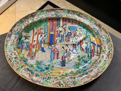 Grande service de table de 81 pièces en porcelaine de Chine famille rose de Canton, 19ème — photo 11