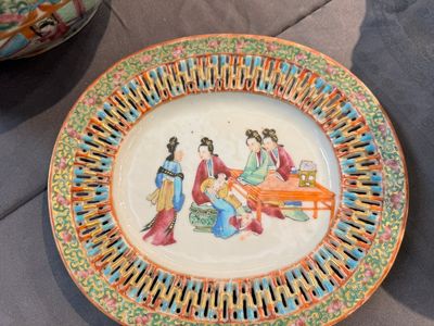 Grande service de table de 81 pièces en porcelaine de Chine famille rose de Canton, 19ème — photo 40