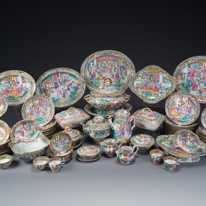 Grande service de table de 81 pièces en porcelaine de Chine famille rose de Canton, 19ème — photo 2