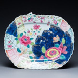 Grande terrine couverte sur son support en porcelaine de Chine famille rose à décor de feuilles de tabac, Qianlong — photo 2