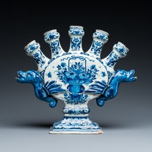 Grande tulipière en faïence de Delft en bleu et blanc à décor d'un panier fleuri, 18ème — photo 4