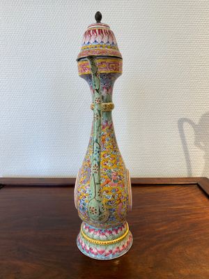 Grande verseuse couverte en émaux de Canton à fond jaune, Chine, Qianlong — photo 2