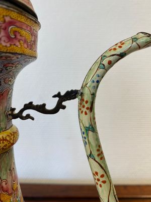 Grande verseuse couverte en émaux de Canton à fond jaune, Chine, Qianlong — photo 6