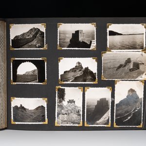 (Graphic content!) A photo album with sights of China and post-war scenes, 20th C. — photo 10