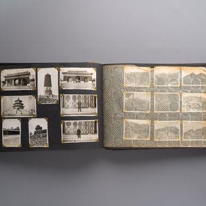(Graphic content!) A photo album with views of China and Southeast Asia, incl. French military presence, wartime scenes and executions, 20th C. — photo 46