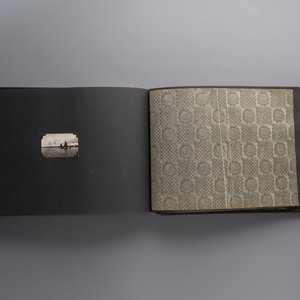 (Graphic content!) A photo album with views of China and Southeast Asia, incl. French military presence, wartime scenes and executions, 20th C. — photo 65