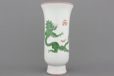 "Green Dragon" vaas in chinoiserie, Meissen, 20e eeuw