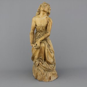 Groot houten beeld van een knielende dame, ca 1800 — foto 1