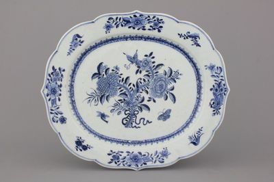 Groot ovalen blauw en wit dienblad in Chinees porselein, Qianlong, 18e eeuw