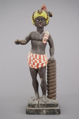Grote beschilderde houten figuur van een moriaan of een Indiër, Nederlands, 18e eeuw