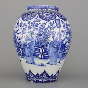 Grote blauw en witte Delftse vaas met chinoiserie, 18e eeuw — foto 1