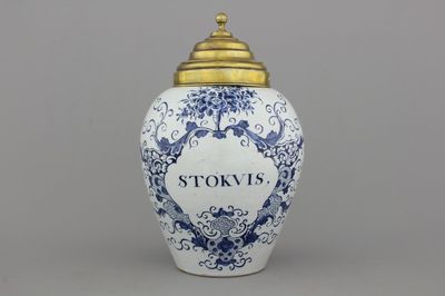 Grote Delftse tabakspot, "STOKVIS", 18e eeuw