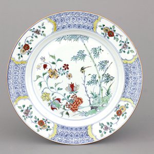 Grote doucai schotel in Chinees porselein, Kangxi of Yongzheng — foto 1