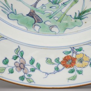 Grote doucai schotel in Chinees porselein, Kangxi of Yongzheng — foto 5