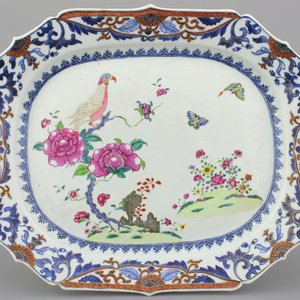 Grote octagonale schotel in Chinees porselein met arend, famille rose, Qianlong, 18e eeuw — foto 1