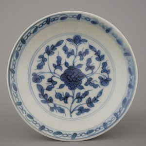 Groupe de 4 objets en porcelaine de Chine, dynastie Ming — photo 4