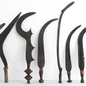 Groupe de 7 armes grandes de tribus africaines, origines diverses, 19e-20e — photo 1