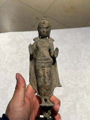 Groupe de cinq figures de Bouddha en bronze, Thaïlande et Indonésie, 8/17ème — photo 12
