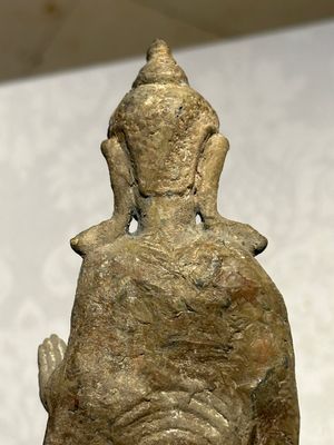 Groupe de cinq figures de Bouddha en bronze, Thaïlande et Indonésie, 8/17ème — photo 18