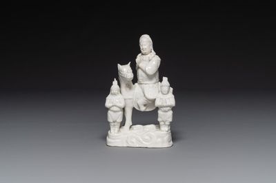 Groupe de Guandi à cheval accompagné de deux gardiens en porcelaine blanche de Dehua, Chine, Kangxi