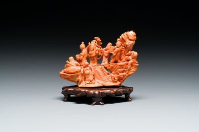 Groupe de huit immortels en corail rouge sur socle en bois, Chine, 19/20ème