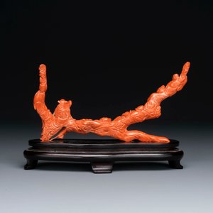 Groupe de huit immortels en corail rouge sur socle en bois, Chine, 19/20ème — photo 3