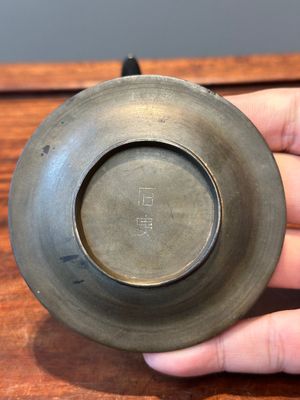 Groupe de quatre objets de bureau d'érudit en bronze, marque Shi Sou 石叟, Chine, Ming/Qing — photo 3