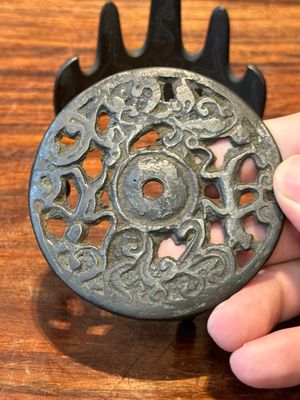 Groupe de quatre objets de bureau d'érudit en bronze, marque Shi Sou 石叟, Chine, Ming/Qing — photo 5