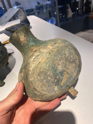 Groupe de quatre objets en bronze archaïques, Chine, fin de Shang, Royaumes combattants et Han — photo 12