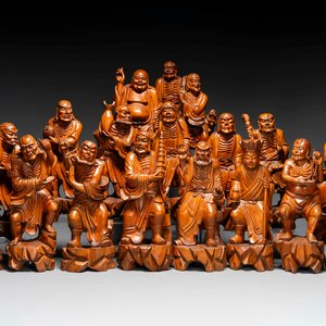 Groupe de sculptures en buis représentant 18 Luohan, Chine, 20ème — photo 1