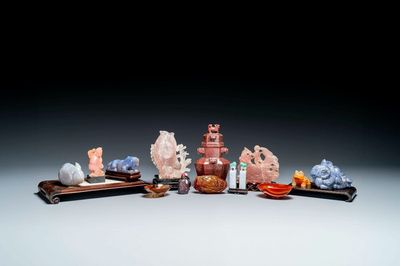 Groupe de sculptures en lapis-lazuli, quartz rose et autres pierres précieuses, Chine, 19/20ème