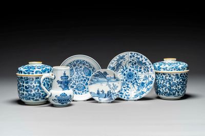 Groupe de six pièces en porcelaine de Chine bleu et blanc, Kangxi