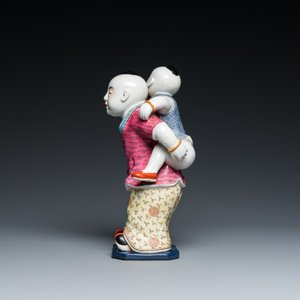 Groupe en porcelaine de Chine famille rose figurant deux garçons, marque Zhu Mao Ji Zao 朱茂記造, République — photo 3