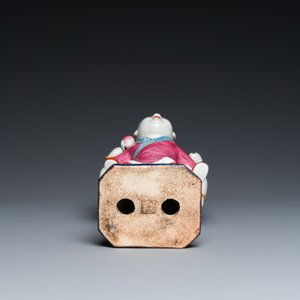 Groupe en porcelaine de Chine famille rose figurant deux garçons, marque Zhu Mao Ji Zao 朱茂記造, République — photo 7
