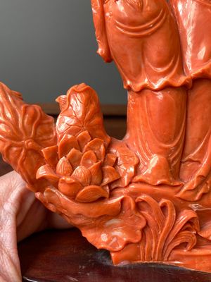 Groupe figurant deux femmes aux fleurs de lotus en corail rouge, Chine, 19/20ème — photo 13