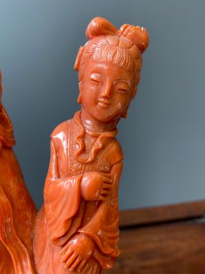 Groupe figurant deux femmes aux fleurs de lotus en corail rouge, Chine, 19/20ème — photo 6