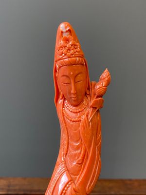 Groupe figurant Guanyin avec un garçon sur une fleur de lotus en corail rouge, Chine, 19/20ème — photo 5