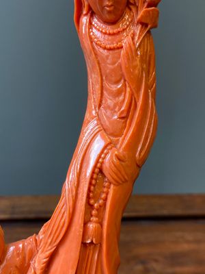 Groupe figurant Guanyin avec un garçon sur une fleur de lotus en corail rouge, Chine, 19/20ème — photo 6