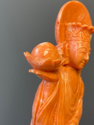 Groupe figurant une Bodhisattva debout et deux dragons en corail rouge, Chine, 19/20ème — photo 15
