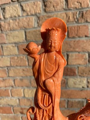 Groupe figurant une Bodhisattva debout et deux dragons en corail rouge, Chine, 19/20ème — photo 22